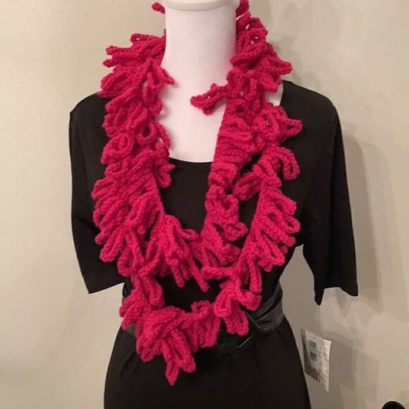 Angelas Designs NWT hand crocheted hot pink Boa scarf - Picture 3 of 8
